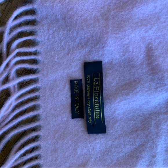 La Florentine Cashmere Scarf - Picture 3 of 3
